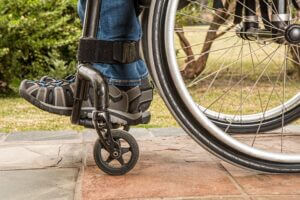 Renovação completa para adaptar as próteses da anca para pessoas com deficiência.